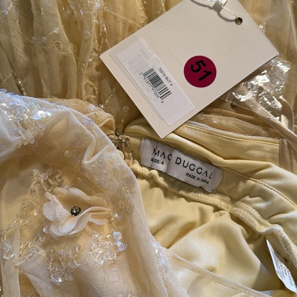 MAC DUGGAL
Embellished Illusion Cap Sleeve Gown - Picture 14 of 16